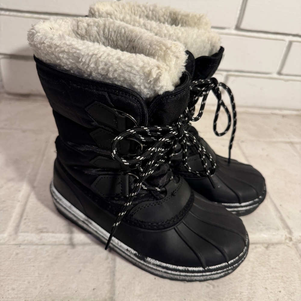Youth Size 4 Black Winter Duck Boots, waterproof, cozy fleece lined